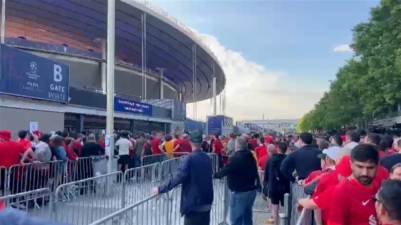 جماهير ليفربول تقتحم