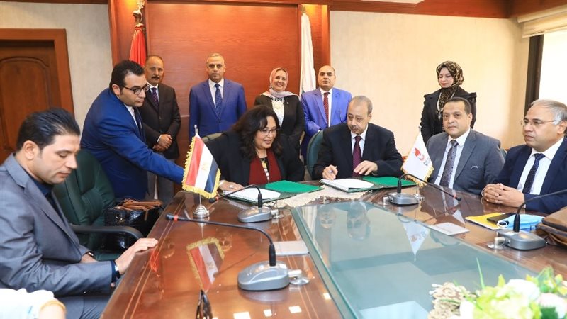 توقيع عقد للتمويل