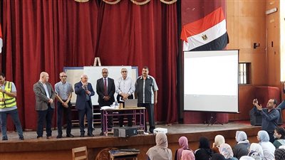 محافظ بورسعيد يشهد فعاليات القوافل التعليمية | صور