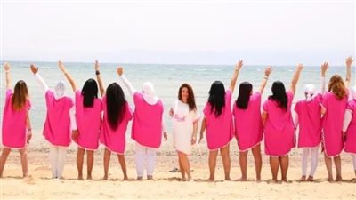 دنيا عبد العزيز تنشر صورا جديدة من حفل زفافها 