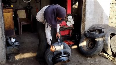  أول سيدة ميكانيكي سيارات بالبحيرة.. جيهان قاسم: فتحت ورشة أخي بعد وفاته لإعالة الأسرة| فيديو 