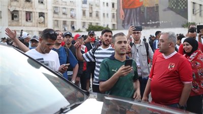 أفريقيا يا أبطال.. هتافات الجماهير لتشجيع لاعبي الأهلي قبل موقعة الوداد | فيديو وصور