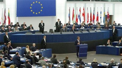 الحزمة السادسة من العقوبات الأوروبية تستثني النفط الروسي المنقول عبر الأنابيب 