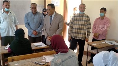 محافظ مطروح يتفقد لجان امتحانات الدبلومات الفنية | صور 