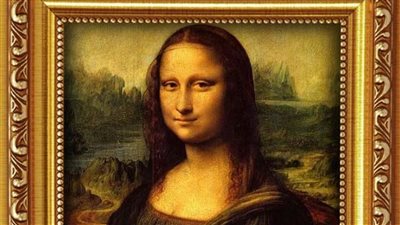 مستخدما كعكة.. شاب يحاول إتلاف لوحة الموناليزا 