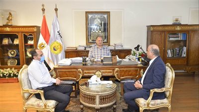 محافظ أسيوط يبحث التوسع في توصيل خطوط الغاز 