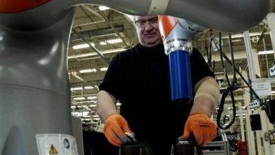 روبوت خاص لموظفي فورد من ذوي الهمم 