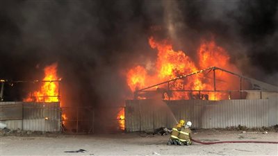 حريق هائل في الكويت على مساحة 4 آلاف متر مربع