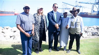 وفد مؤتمر مصر تستطيع بالصناعة يتفقد أعمال التطوير بميناء السخنة