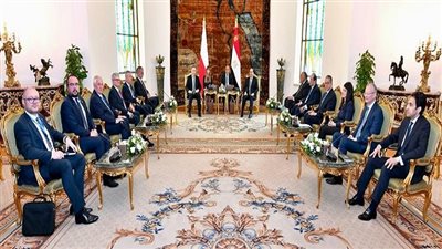 بسام راضي: الرئيس وقرينته يستقبلان بقصر الاتحادية رئيس بولندا وقرينته.. أقيمت مراسم استقبال رسمية واستعراض حرس الشرف.. اللقاء شهد عقد مباحثات منفردة أعقبتها مباحثات موسعة بين وفدي البلدين