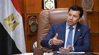 وزير الرياضة يناقش مع رابطة الأندية إقامة مباريات الدوري نهارا