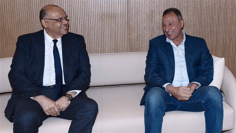 محمود الخطيب مع السفير