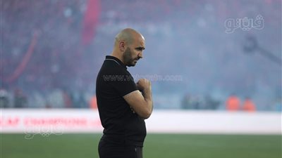 سر المكالمة الخاصة لمدرب الوداد عقب الفوز بالنهائي الأفريقي | فيديو 