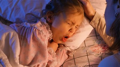  الصحة تحذر من الكحة أثناء النوم، علامة للإصابة بهذا المرض