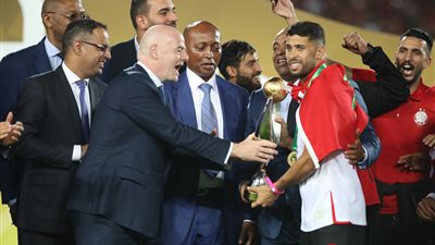 شاهد لحظة تسلم الوداد كأس دوري أبطال أفريقيا | فيديو وصور