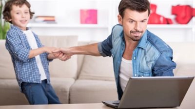 كيف يتصدى القانون لإهمال الآباء في رعاية أبنائهم