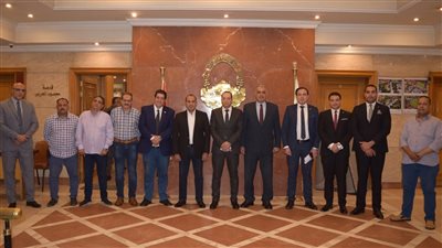 مباحثات بين غرفة القاهرة والأحياء والبنوك لتقنين أوضاع الباعة الجائلين