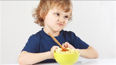 نصائح مهمة للتعامل مع الطفل الرافض للطعام