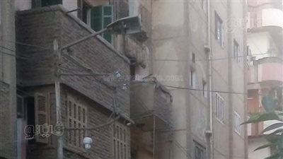 انهيار بلكونة شقة وتهشم سيارة دون وقوع إصابات بالمحلة