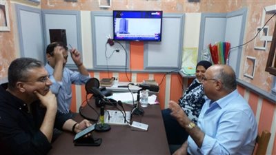 رئيس الإذاعة يفاجئ 