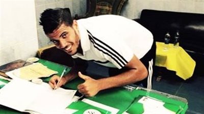 لاعب المقاولون العرب يوقع للترسانة