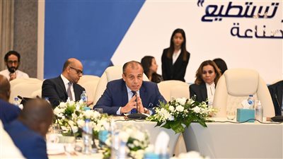 رئيس التمثيل التجاري يشارك في جلسة الصناعة قاطرة التنمية بمؤتمر 