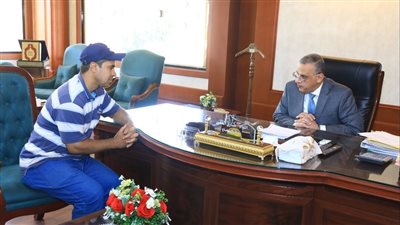 محافظ سوهاج يلتقي 90 مواطنا لبحث مطالبهم وحل شكواهم