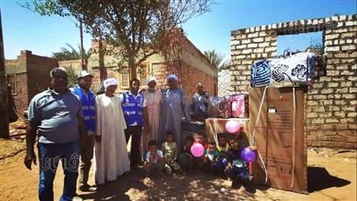 محافظ أسوان يشيد بدعم حياة كريمة لمواطن تعرض منزله لحريق | صور 