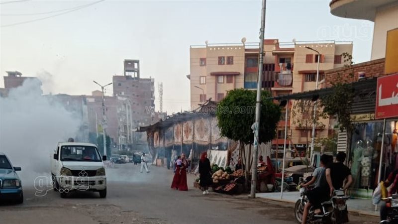 سيارات الرش تجوب