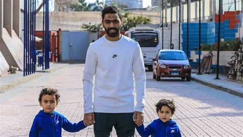 حسين الشحات مع أولاده