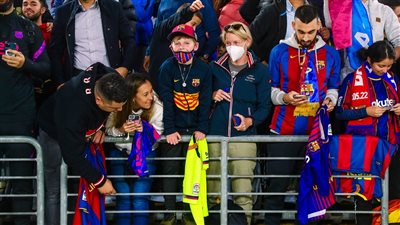 برشلونة يقدم عرضا مغريا لجماهيره