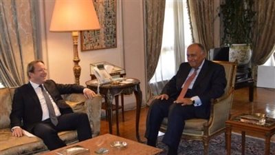 وزير الخارجية يستقبل المفوض الأوروبي للجوار والتوسع