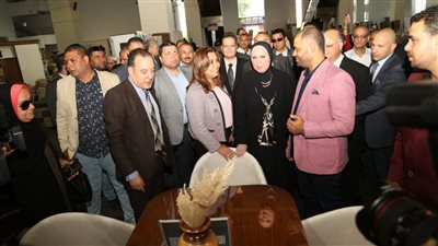 محافظ دمياط تشيد بالتعاون مع تنمية المشروعات للنهوض بصناعة الأثاث