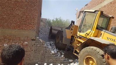 إزالة سور مخالف و٣ غرف مخالفة على طريق الشلايش الجديدة بترسا