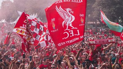 الحكومة الفرنسية تعتذر لجماهير ليفربول.. وغضب ماكرون