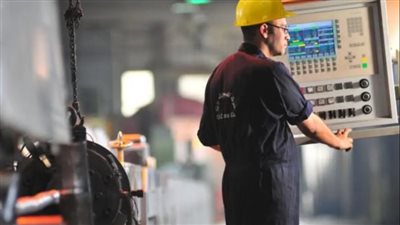 مراكز القوى تمنع زيادة الحد الأدنى للأجور بالقطاع الخاص.. 6000 شركة تطالب بتأجيل تطبيق القرار 