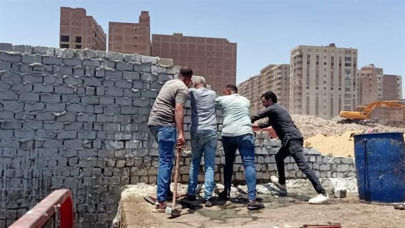 إزالة سور بناء مخالف