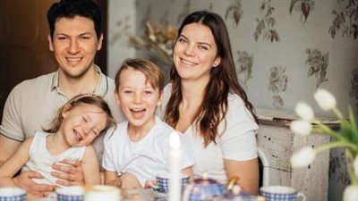 ما رأي الدين فى سفر الزوج للعمل بالخارج وترك أسرته وحيدة؟