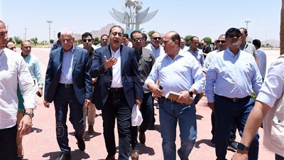 مدبولي يتفقد أعمال تطوير مدخل شرم الشيخ من المطار مرورا بميداني 