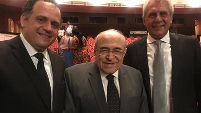 راجح داوود يهدي مؤلفاته لـ مصطفى الفقي