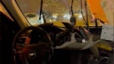 القصة الكاملة لسقوط قطعة أسمنتية ضخمة على سيارة بالسعودية 