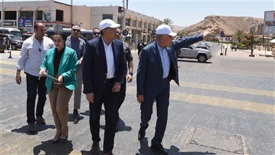 مدبولي يتفقد معرض الأعمال الخاصة على هامش اجتماعات البنك الإسلامي للتنمية