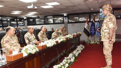  وزير الدفاع يشهد المرحلة الرئيسية لمشروع مراكز القيادة الإستراتيجى التعبوى (عمرو -7)