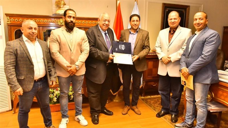 لقاء محافظ أسيوط