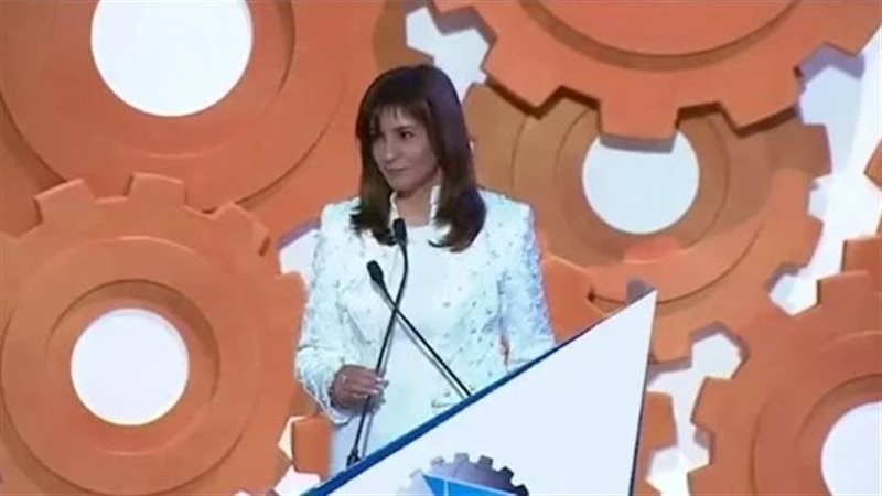 السفيرة نبيلة مكرم