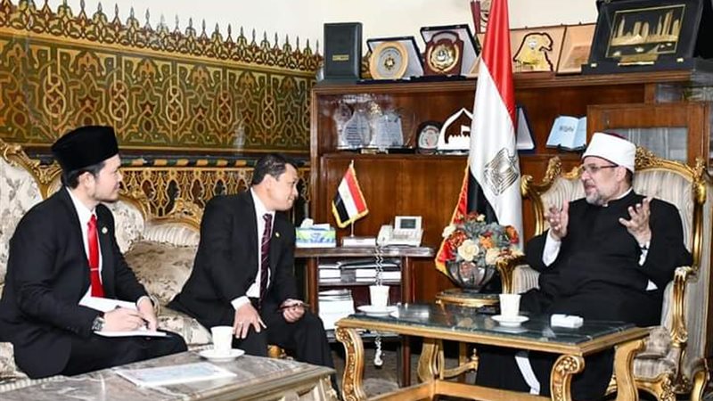وزير الأوقاف يستقبل