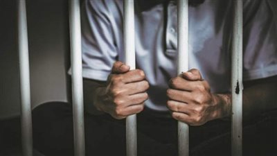 حبس عاطل بتهمة انتحال صفة أمين شرطة لسرقة المواطنين في الأزبكية