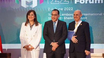 رئيس الوزراء: الدولة تستعد لإتاحة جزء من أصول الحكومة بـ 40 مليار دولار للقطاع الخاص.. مصر وضعت اقتصادها على الطريق الصحيح.. إعداد خريطة بمحطات تحلية المياه