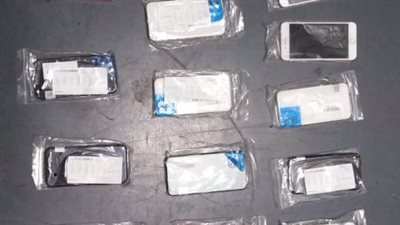 ضبط محاولة تهريب عدد من الهواتف المحمولة بمطار برج العرب