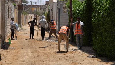 محافظ الإسماعيلية يوجه بتشغيل شبكة الصرف وتغيير شبكات المياه بالمجاورة 14 بفنارة